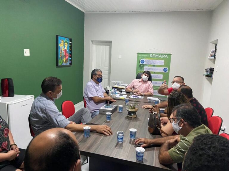 Prazo de entrega do mercado da Cohab é pauta de reunião entre vereador e secretário