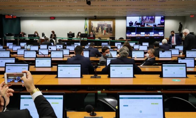 PEC do voto ‘impresso’ é rejeitada pela comissão especial; dois deputados maranhenses votam contra