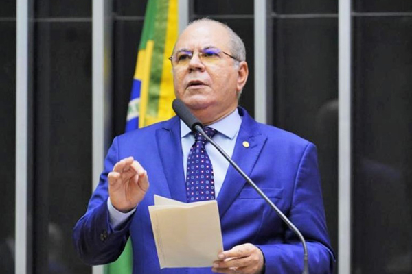 Deputado maranhense propõe prazo para análise de impeachment