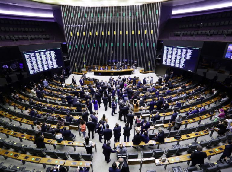 Câmara aprova novas regras para distribuição de “sobras” eleitorais