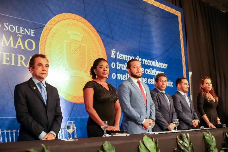 Celson Gonçalo representa Fiema em solenidade de entrega da Medalha Simão Estácio da Silveira