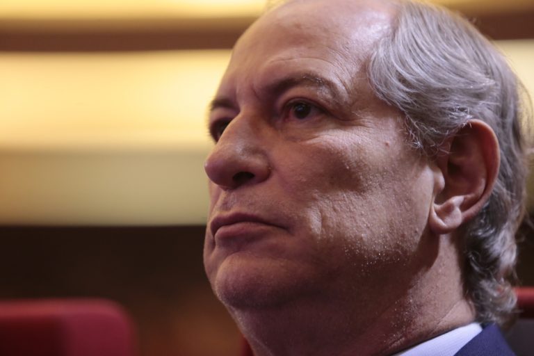 Operação da Polícia Federal contra Ciro Gomes faz buscas e apreensões em São Luís