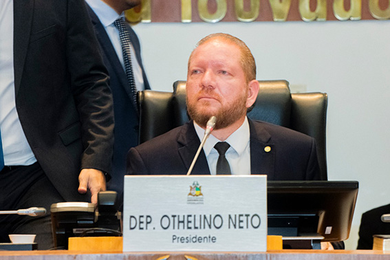 Othelino anuncia reajuste para servidores da Assembleia Legislativa