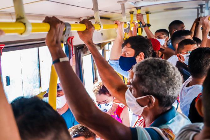 Transporte não respeita normas de combate à Covid-19
