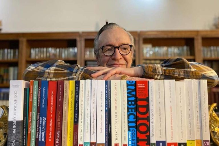 Filha afirma que Olavo de Carvalho morreu de Covid