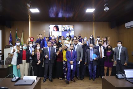 Câmara impõe derrota a Braide e derruba vetos que impediam cartão-alimentação às escolas comunitárias