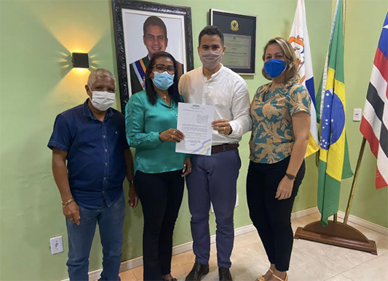 Prefeito Calvet concede reajuste de 33,24% aos professores de Rosário