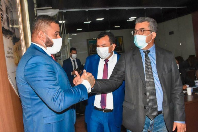 Paulo Victor anuncia Marcial Lima como líder do seu bloco parlamentar formado por 18 vereadores