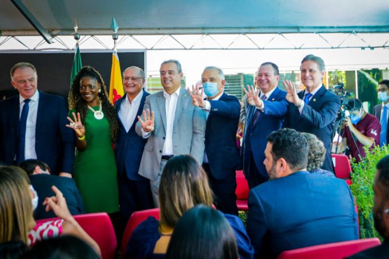 Brandão avisa que PSB recebeu um “homem íntegro, honesto, sem processos ou condenações”
