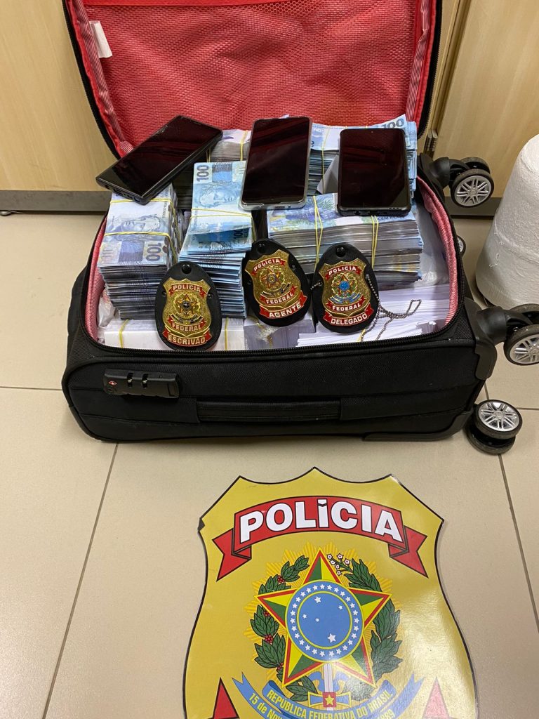 Estrangeiros são presos pela Polícia Federal com R$ 448 mil em notas falsas em São Luís