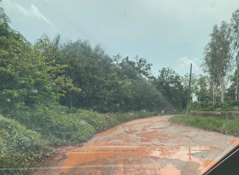 Moradores do povoado São Miguel, em Rosário, reclamam que a estrada continua intrafegável