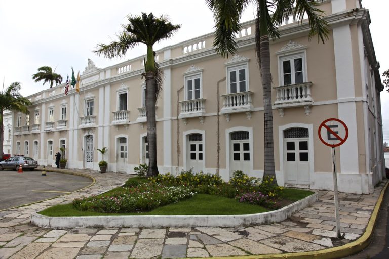 Justiça determina substituição de servidores contratados por concursados em São Luís