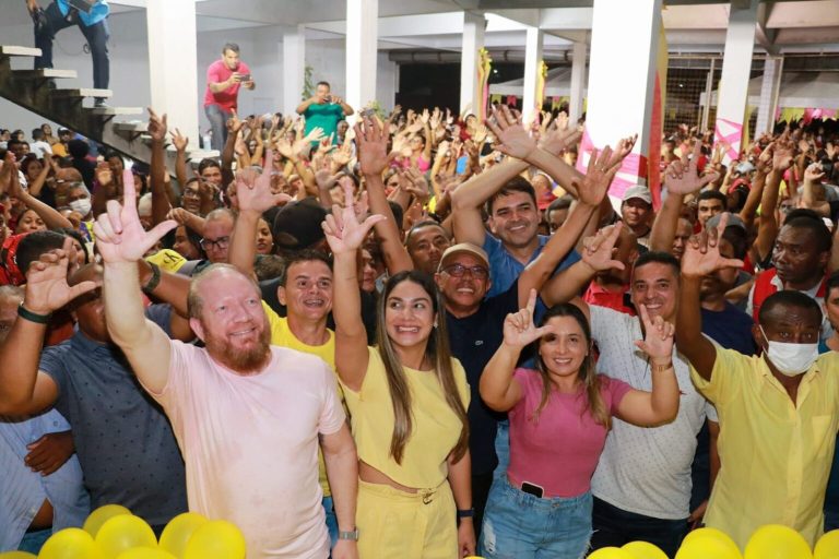 Othelino Neto é recebido em grande ato político na cidade de São Bento