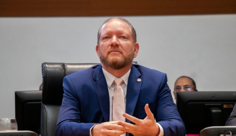 Presidente da Assembleia comunica ‘escusa temporária por justa causa legítima’ ao governo do Maranhão