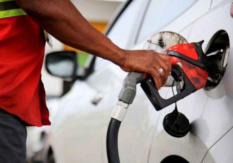 Gasolina mais barata! Veja a redução de preço nos Estados