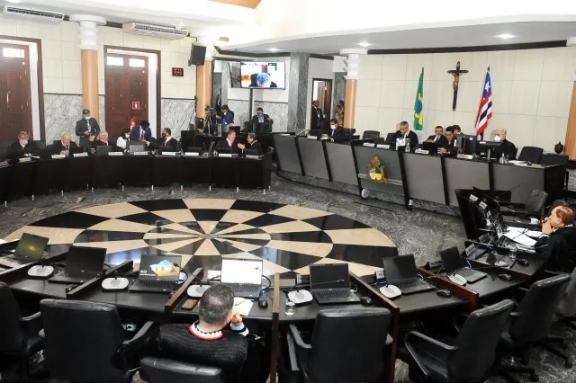 TJ manda prefeito de Amarante exonerar servidores temporários