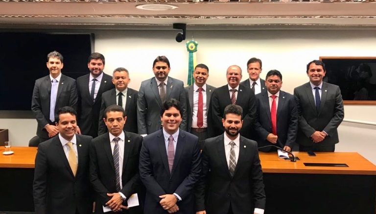 Quase metade dos deputados federais deve perder reeleição com nova regra