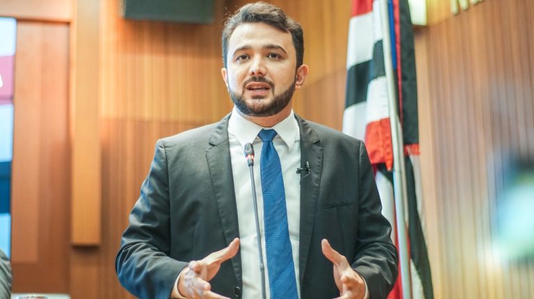 ‘Tá parecendo casa de rapariga’, diz deputado sobre violação da imunidade parlamentar