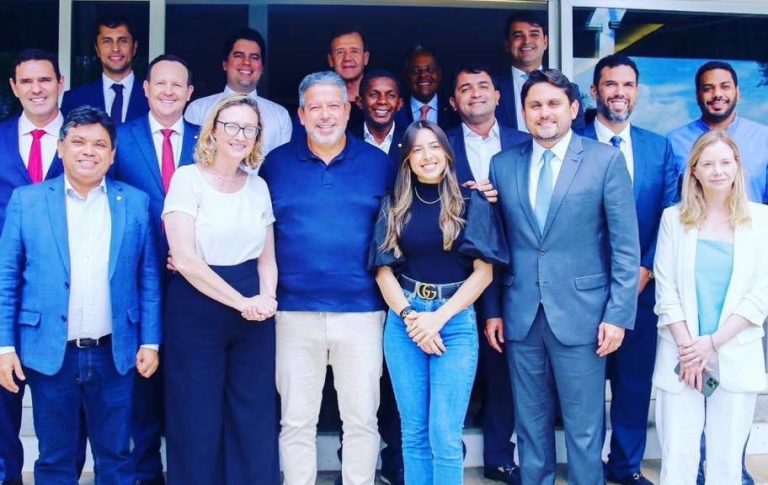 Maioria da bancada do Maranhão decide apoiar reeleição de Arthur Lira