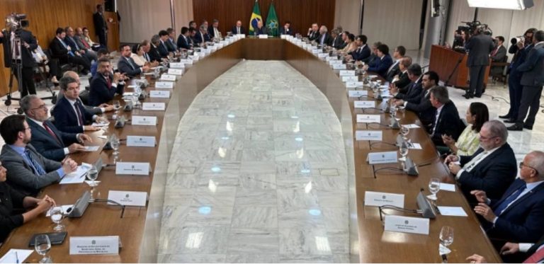 Governadores se unem em Brasília para condenar atos golpistas