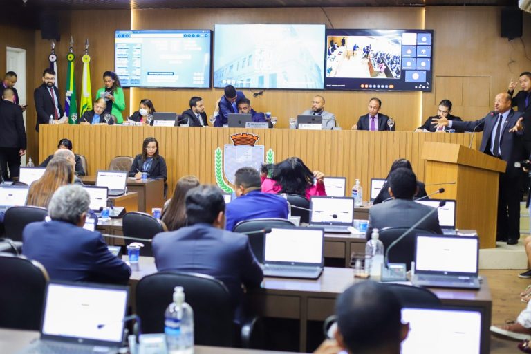 Vereadores derrubam veto a dispositivo de lei que impede abono aos profissionais cedidos