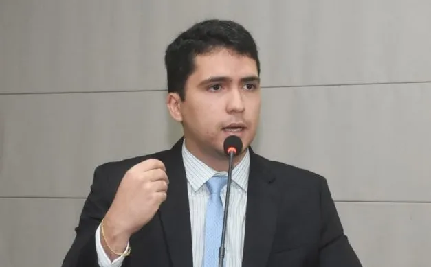 ‘Dia histórico para a cidade’, diz líder do governo sobre entrega do Plano Diretor ao prefeito
