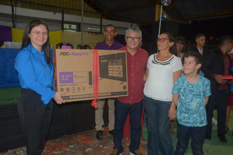 Com apoio de Eudes Barros, festa das mulheres reúne multidão com atividades e sorteio de prêmios na Raposa
