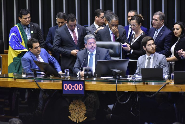 Maioria da bancada maranhense vota pela urgência do PL das Fake News
