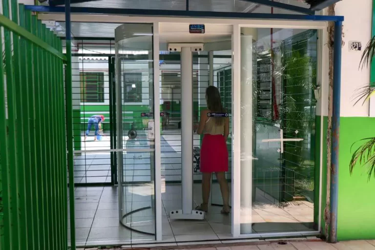 Para evitar novos atentados em escolas, deputada propõe detector de metais