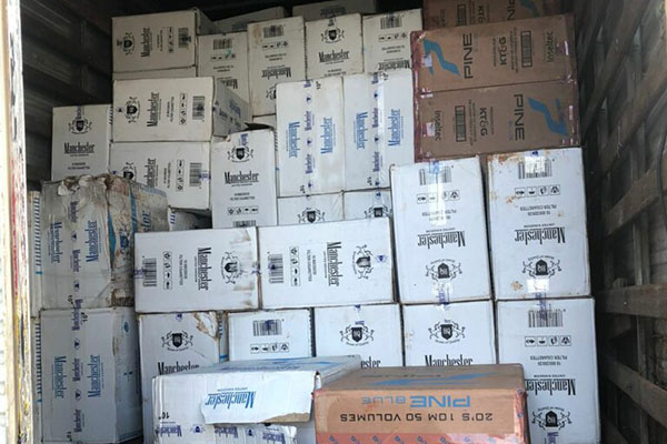Polícia prende três e apreende carga de cigarros em chácara de Axixá