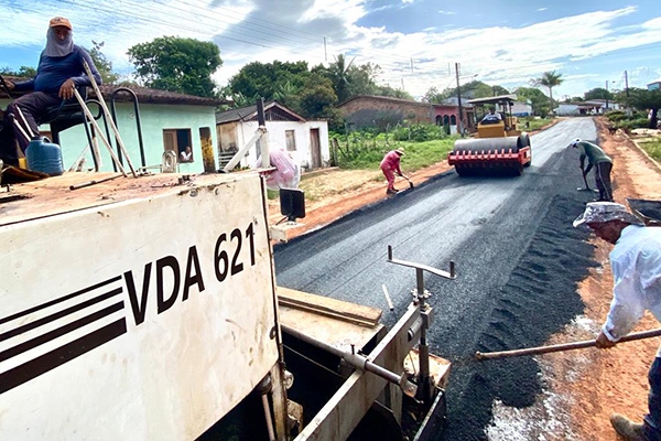 Prefeito Calvet Filho inicia obra de pavimentação em São João do Rosário