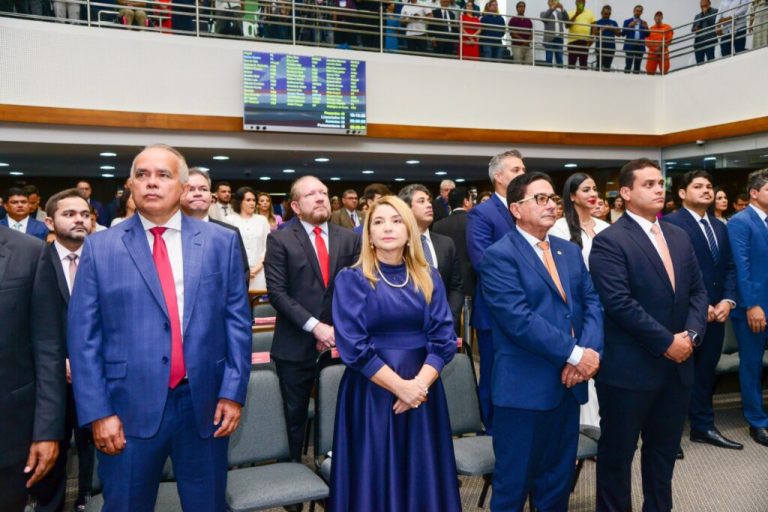 Iracema Vale promulga Resolução que permite a reeleição da Mesa Diretora da Assembleia