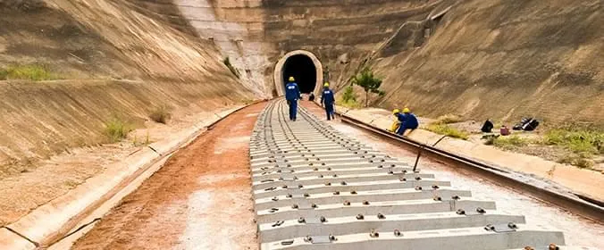 Adiada inauguração da ferrovia Norte-Sul, com homenagem a Sarney