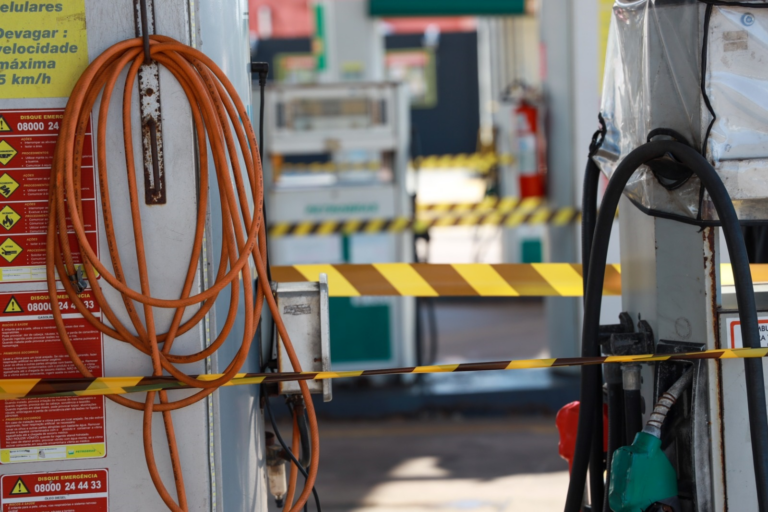 Posto que vendia gasolina a R$ 6,49 é interditado em São Luís