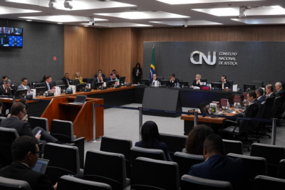 CNJ aprova revisão disciplinar e afasta juiz maranhense