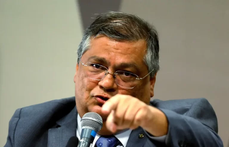 Flávio Dino não quer depor junto com bolsonaristas na CPMI do 8 de janeiro