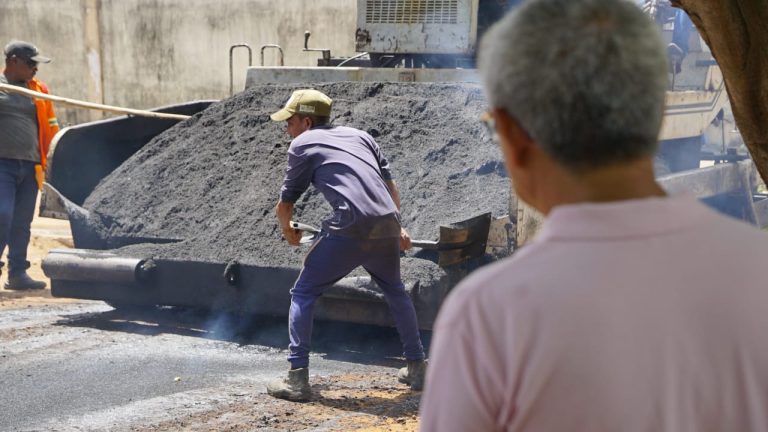 Raposa: ruas abandonadas há mais de 20 anos ganham asfalto com o prefeito Eudes Barros