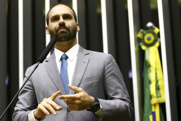 Ministro determina à PF que analise ofensas contra professores