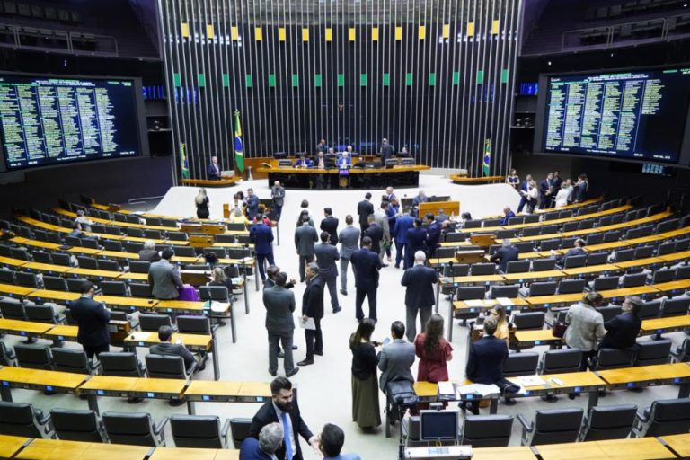 Briga de poder atinge União Brasil, Cidadania e Rede com xingamentos e ações na Justiça