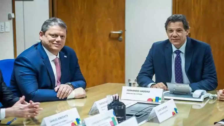 Sem Lula e Bolsonaro, Tarcísio e Haddad empatam na margem de erro para presidente