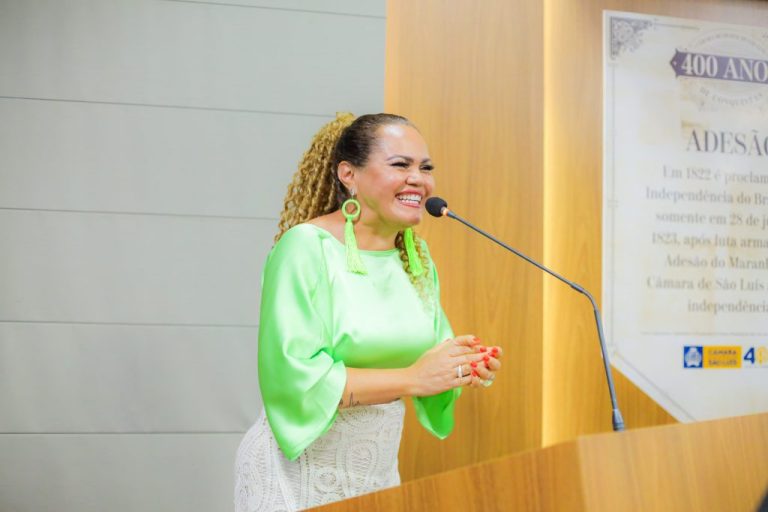 Cantora Anna Torres recebe título de cidadã ludovicense da Câmara de São Luís
