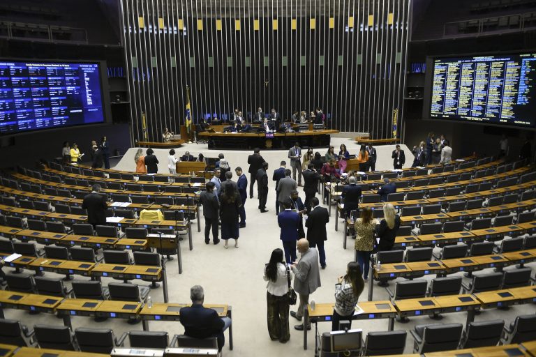 Senado adia votação da minirreforma eleitoral e ‘sepulta’ mudanças para eleições 2024
