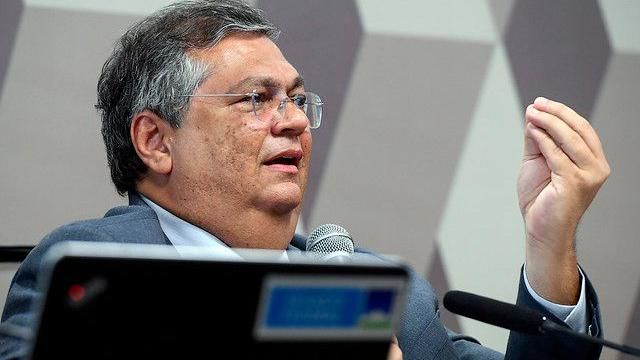 Flávio Dino tem raro retorno da política ao Judiciário