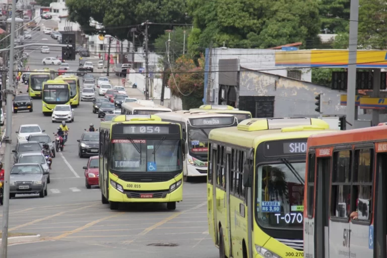 Ônibus voltam a circular após prisões de suspeitos da morte de motorista