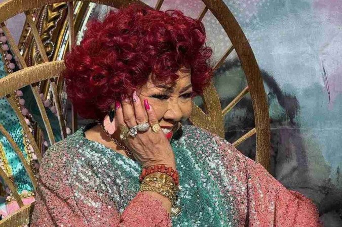 Mangueira demite carnavalescos após terminar em 7º lugar com homenagem a Alcione