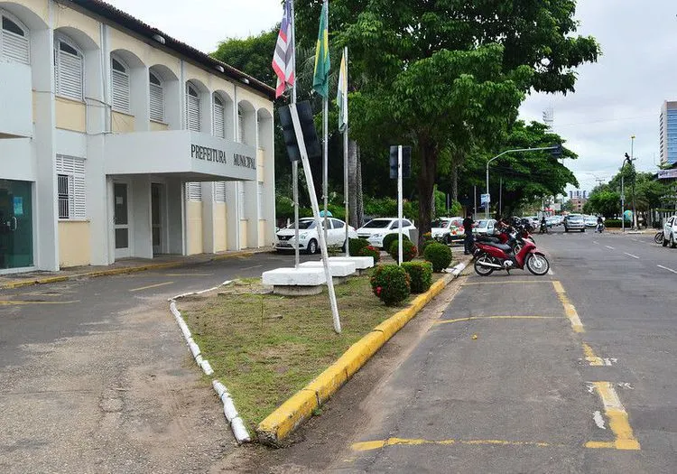 Advogados particulares do prefeito de Imperatriz devem ser afastados de cargos públicos