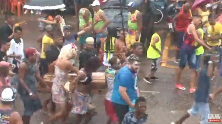 Para “enterrar a tristeza”, Bloco do Caixão vai ‘sepultar’ baixo astral dos foliões de Rosário