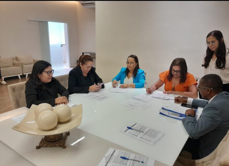 CCJ aprova proposta que garante vaga em escola para filho de mãe atípica e mais 14 projetos de lei