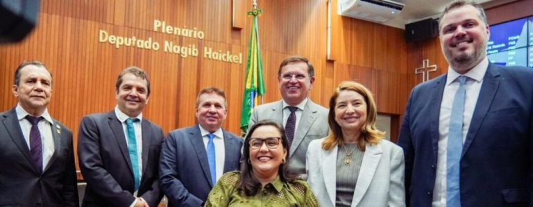 Assembleia Legislativa aclama Andreia Rezende como 1ª vice-presidente