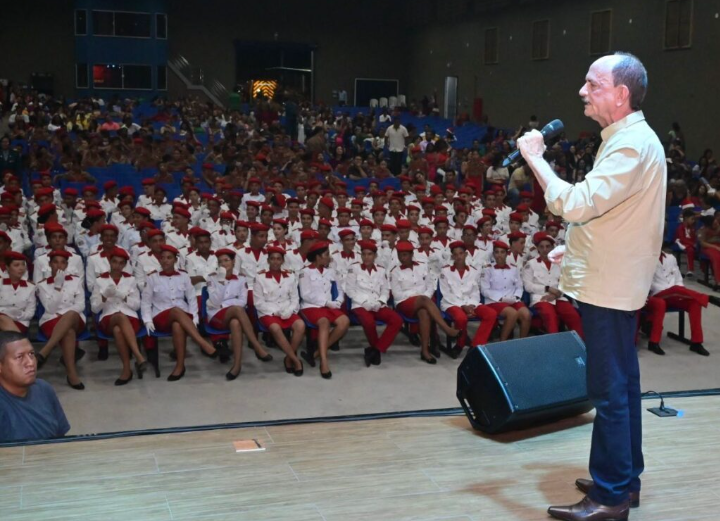 ‘Quem mantém é a prefeitura’, diz Dr. Julinho sobre escolas militares em São José de Ribamar